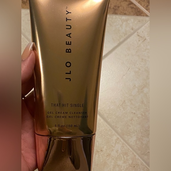 Jennifer Lopez Other - New JLO Beauty That Hit Single Gel Cream Cleanser!